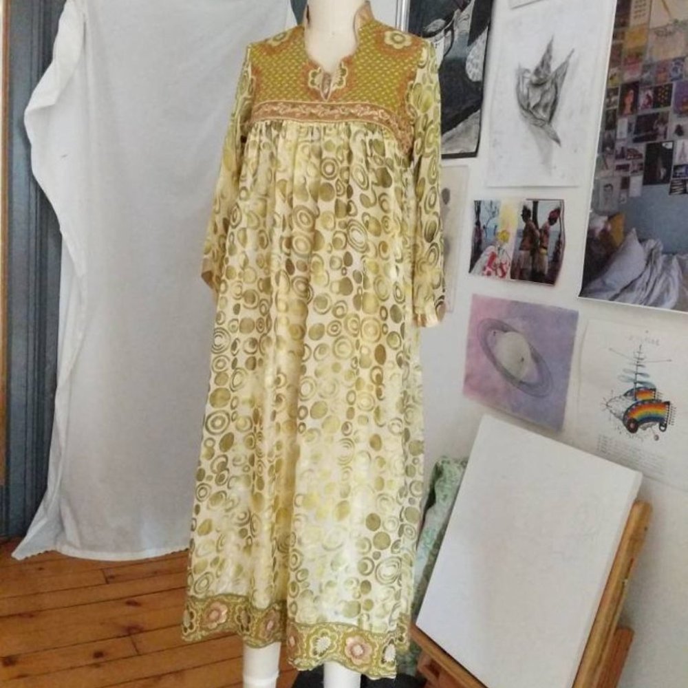 Vintage 1970s embroidered bib